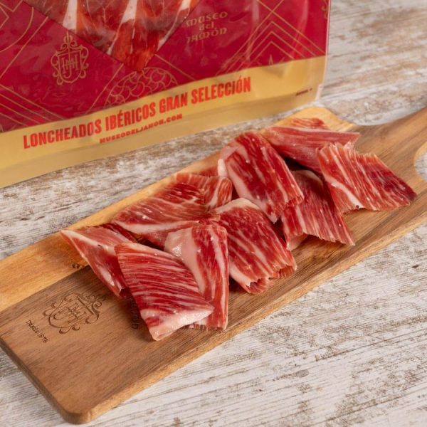 Jamón Ibérico loncheado en tabla de madera, Museo del Jamón.