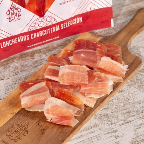 Lonchas de Jamón Tío Felipe sobre tabla de madera, Museo del Jamón.