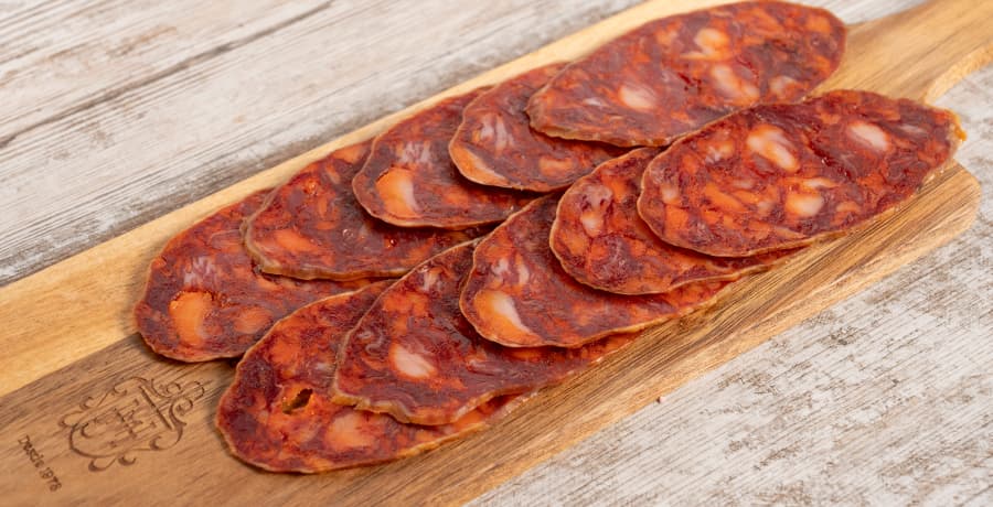 Cómo conservar el chorizo ibérico loncheado sobre tabla de madera – Museo del Jamón